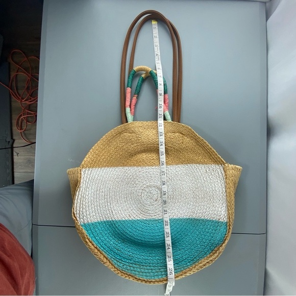 Circle straw rattan weaved bag beach tote white turquoise color striped handles - Picture 12 of 13